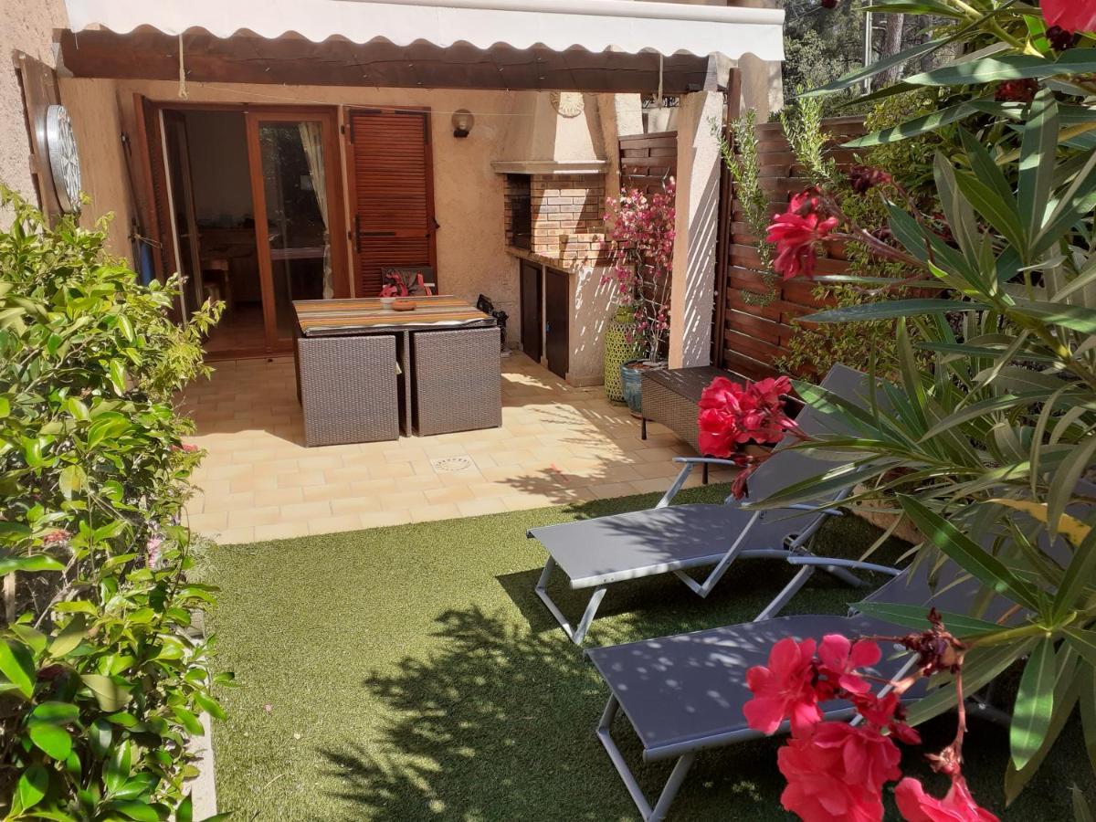 Villa club Sanary dans résidence fermée et arborée 10min a pied de la plage Esterno foto