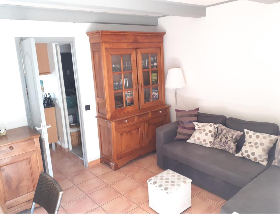 Villa club Sanary dans résidence fermée et arborée 10min a pied de la plage Esterno foto